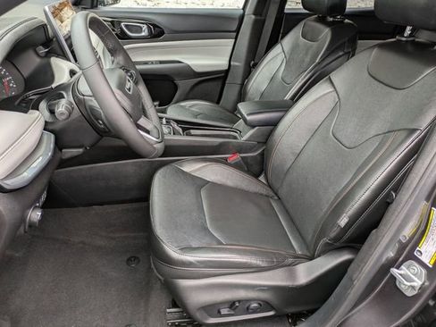 Used 2023 Jeep Compass Limited image 11