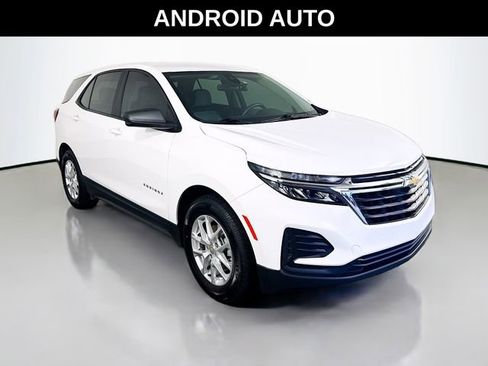 Used 2022 Chevrolet Equinox LS w/ LS Convenience Package FWD image 2