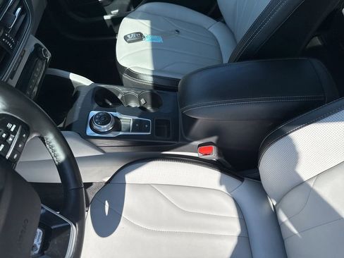 Used 2025 Ford Escape Platinum w/ Premium Technology Package AWD/4WD image 29