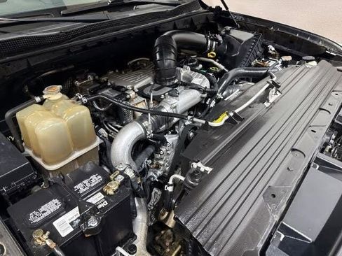 Used 2018 Nissan Titan SL w/ Chrome Package AWD/4WD image 79