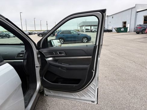 Used 2018 Ford Explorer XLT w/ XLT Appearance Package AWD/4WD image 41