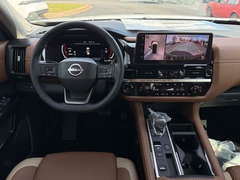 New 2026 Nissan Pathfinder Platinum image 9