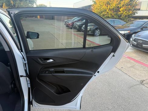 Used 2021 Chevrolet Equinox LT FWD image 36