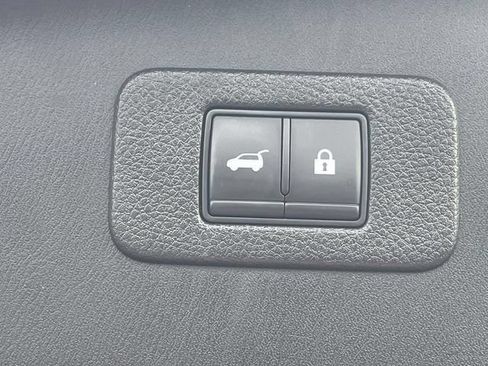Used 2022 Nissan Armada Platinum w/ Captain's Chairs Package RWD image 11