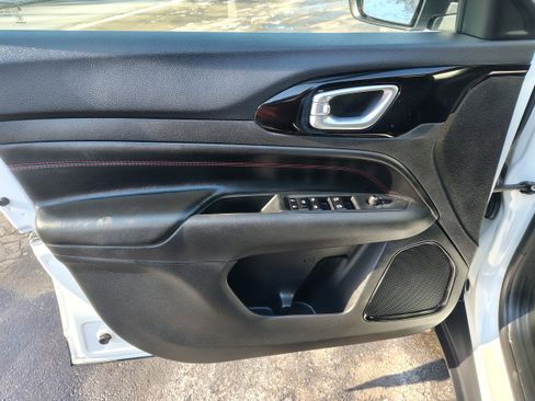 Used 2025 Jeep Compass Trailhawk image 17