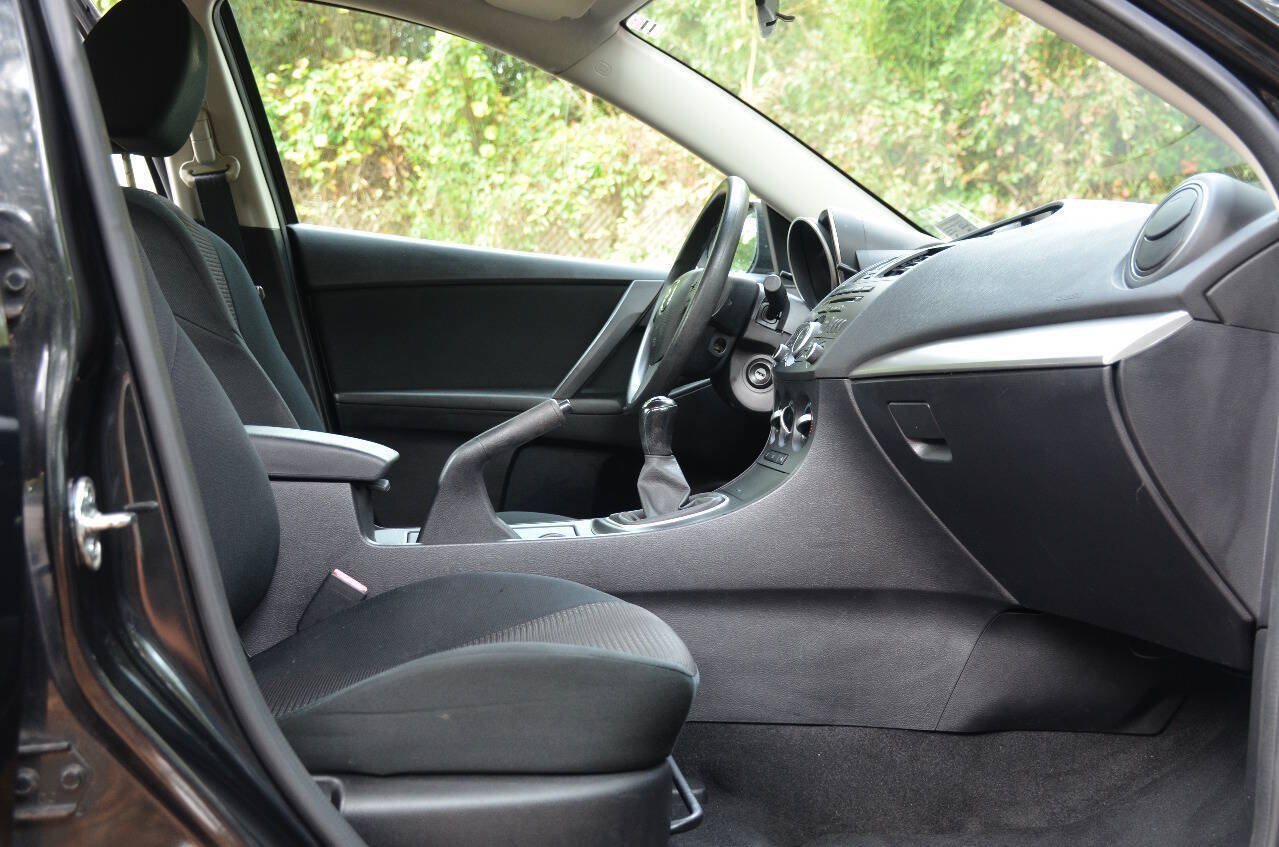 Used 2013 MAZDA MAZDA3 i Sport FWD image 9
