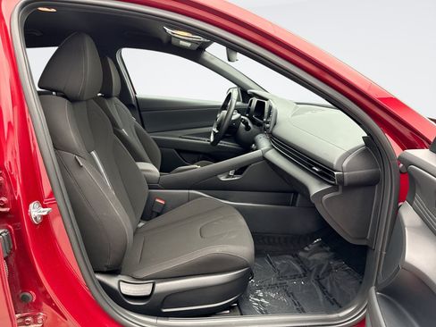 Used 2025 Hyundai Elantra Sport FWD image 9