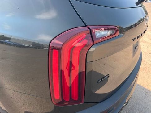 Used 2022 Kia Telluride SX w/ SX Prestige Package AWD/4WD image 11