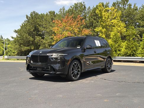 Used 2025 BMW X7 xDrive40i w/ M Sport Package AWD/4WD image 15