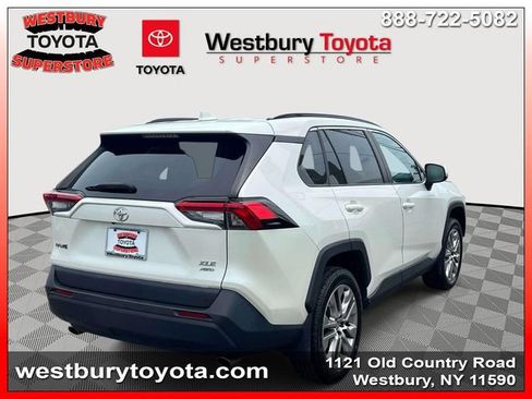 Used 2022 Toyota RAV4 XLE Premium AWD/4WD image 6