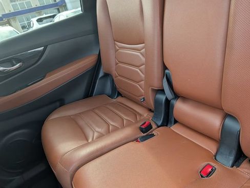 Used 2019 Nissan Rogue SL w/ Premium Package FWD image 18