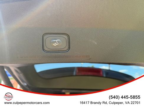 Used 2017 Ford Explorer XLT w/ Equipment Group 202A AWD/4WD image 14