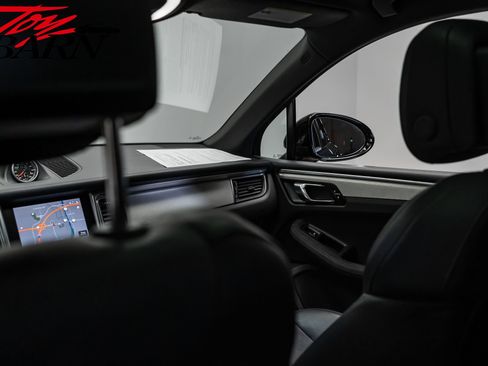 Used 2018 Porsche Macan GTS image 48