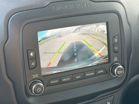 Used 2017 Jeep Renegade Limited FWD image 17