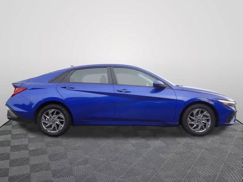 Used 2024 Hyundai Elantra SEL FWD image 4