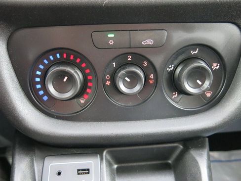 Used 2020 RAM ProMaster City Tradesman SLT w/ Window Group 05 image 27