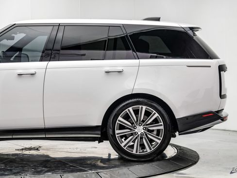 Used 2023 Land Rover Range Rover SE AWD/4WD image 9