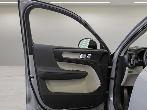 New 2026 Volvo XC40 B5 Plus w/ Protection Package Premier image 25