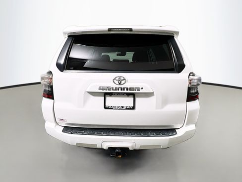 Used 2020 Toyota 4Runner SR5 AWD/4WD image 6