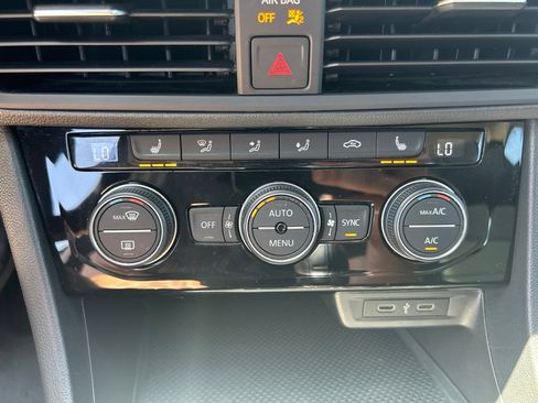 Used 2021 Volkswagen Jetta SE FWD image 10