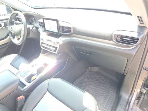 Used 2023 Ford Explorer XLT w/ Equipment Group 202A RWD image 28