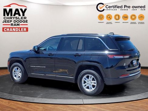 Used 2024 Jeep Grand Cherokee Laredo w/ Trailer Tow Package AWD/4WD image 3