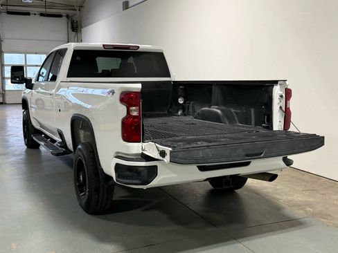 Used 2025 Chevrolet Silverado 2500 LT w/ Convenience Package image 4