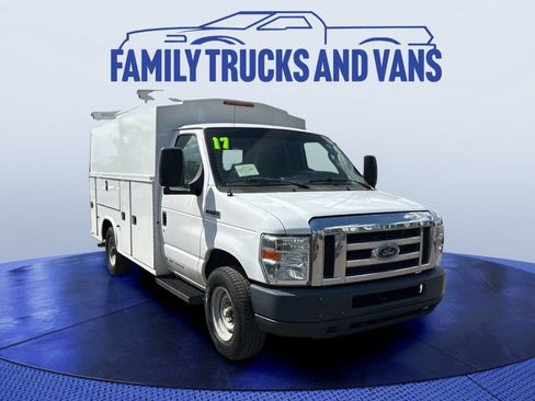 Used 2017 Ford E-350 and Econoline 350 Super Duty RWD image 7
