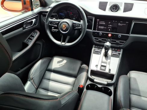 Certified 2024 Porsche Macan AWD/4WD image 22