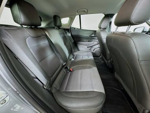 Used 2025 Chevrolet Trax LT FWD image 24