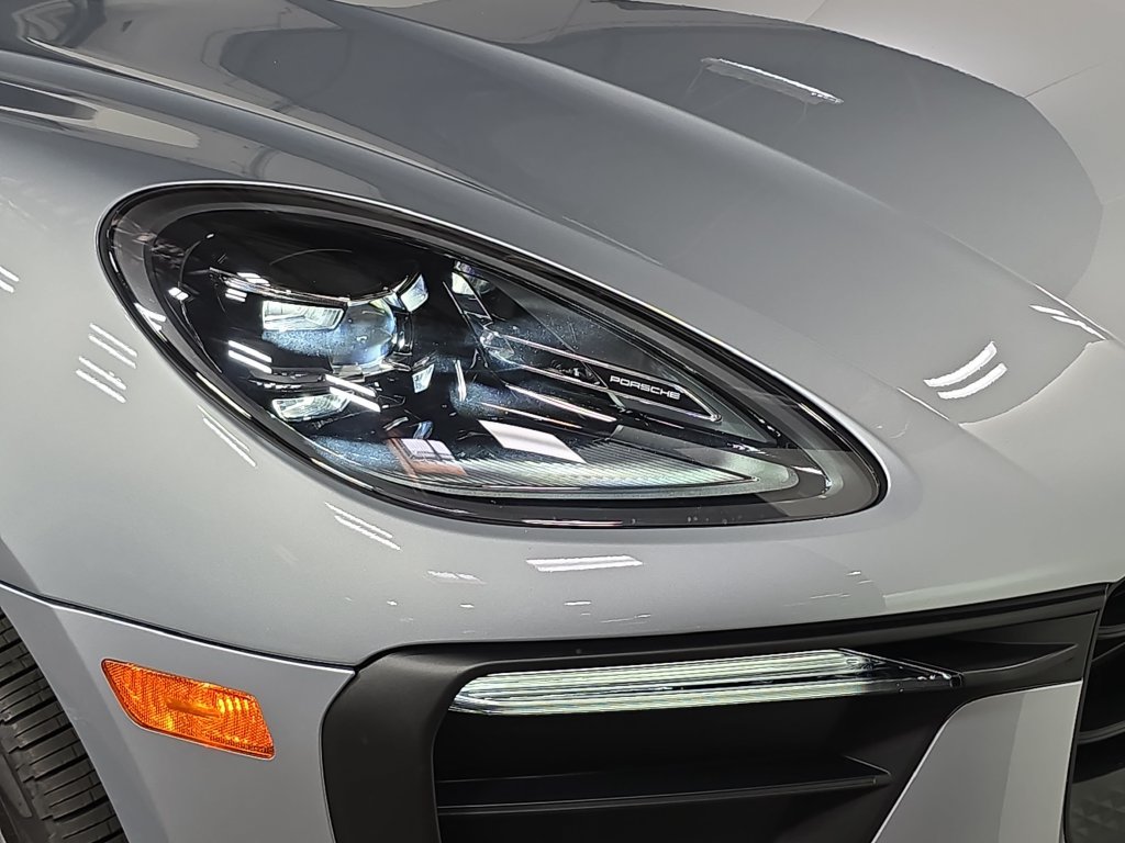 Certified 2026 Porsche Macan AWD/4WD image 12