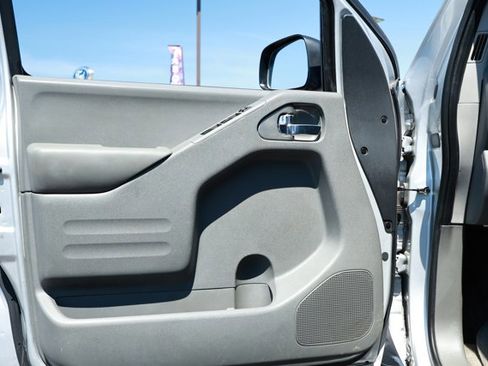 Used 2018 Nissan Frontier SV RWD image 18