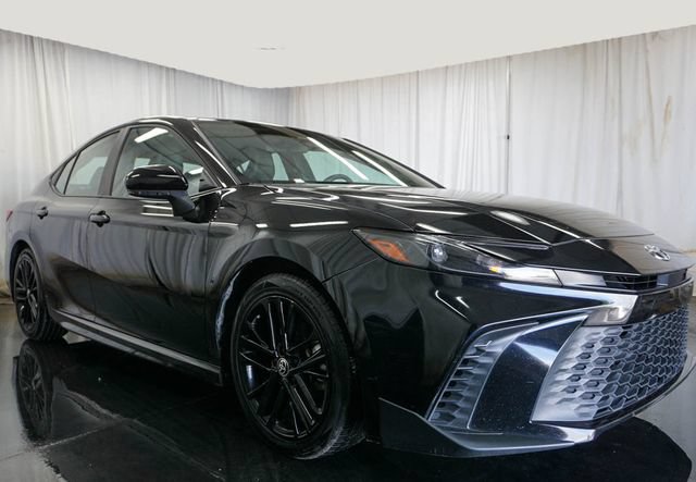 Used 2025 Toyota Camry SE FWD image 2