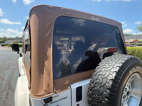 Used 2000 Jeep Wrangler Sahara AWD/4WD image 18