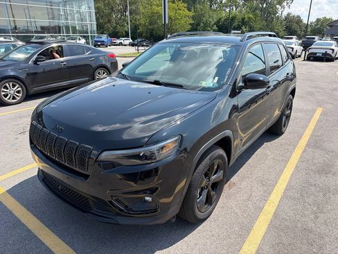 Used 2021 Jeep Cherokee Latitude Plus AWD/4WD image 3