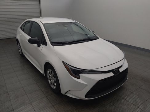 Used 2025 Toyota Corolla LE FWD image 13