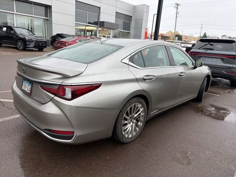 Used 2020 Lexus ES 300h w/ Luxury Package image 10