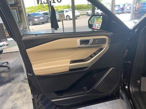 Used 2020 Ford Explorer XLT w/ Equipment Group 202A AWD/4WD image 14
