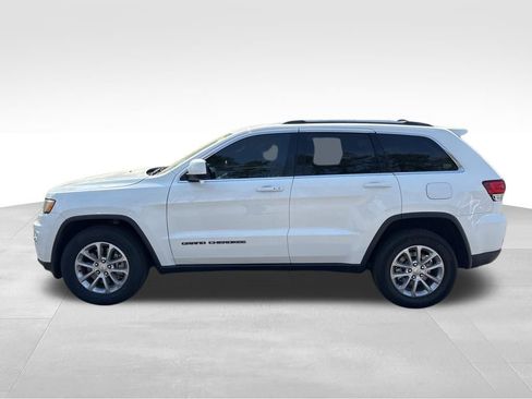 Used 2021 Jeep Grand Cherokee Laredo image 2