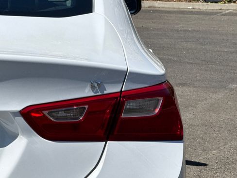 Used 2018 Chevrolet Malibu LT image 24