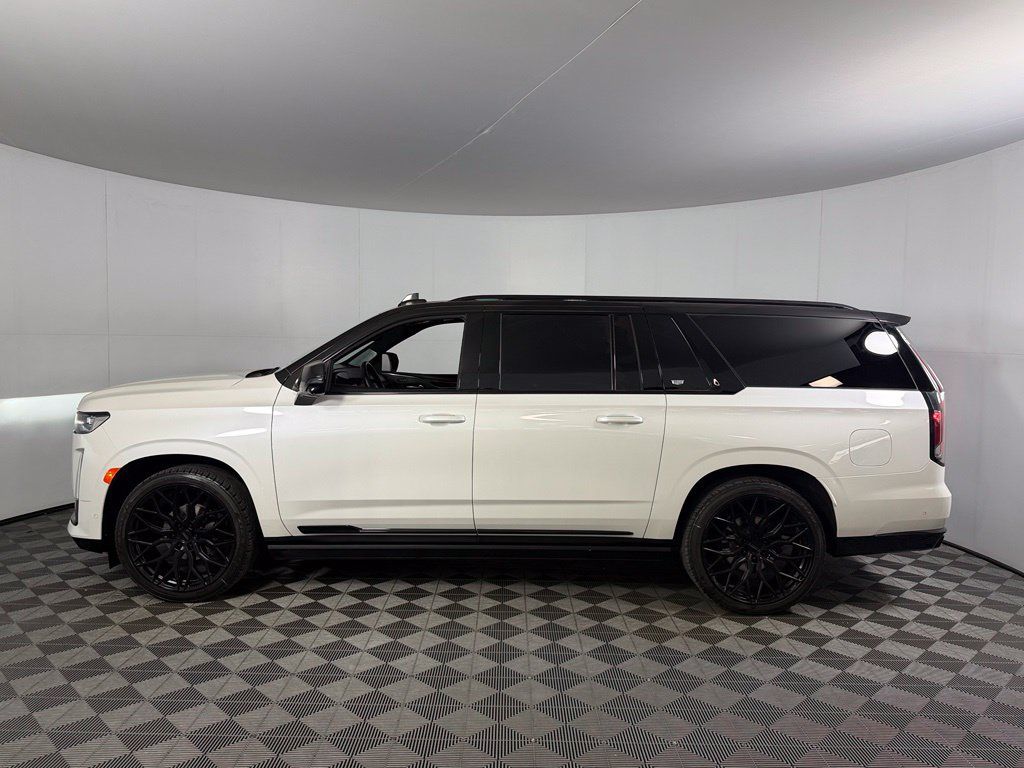 Used 2024 Cadillac Escalade ESV Sport Platinum w/ LPO, ONYX Package AWD/4WD image 8