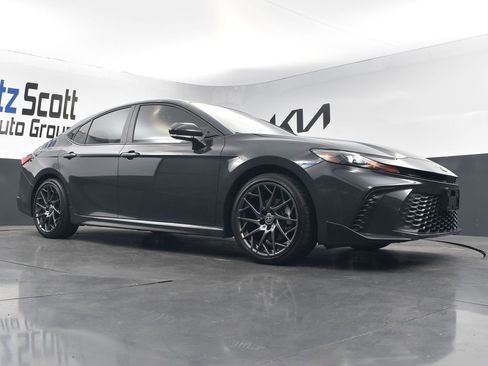 Used 2025 Toyota Camry SE w/ Convenience Package image 23