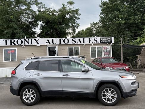 Used 2015 Jeep Cherokee Latitude AWD/4WD image 7