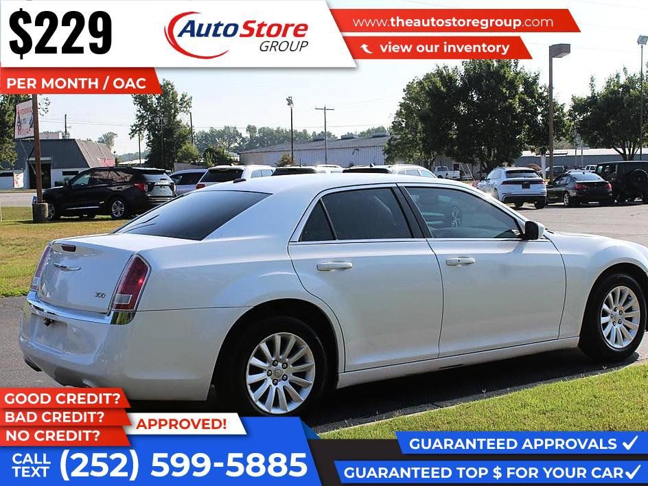 Used 2014 Chrysler 300 RWD image 6