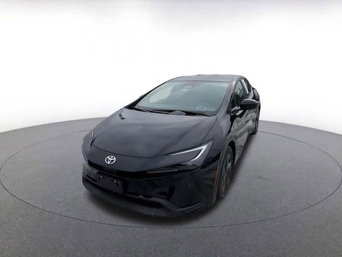 Used 2025 Toyota Prius LE image 7