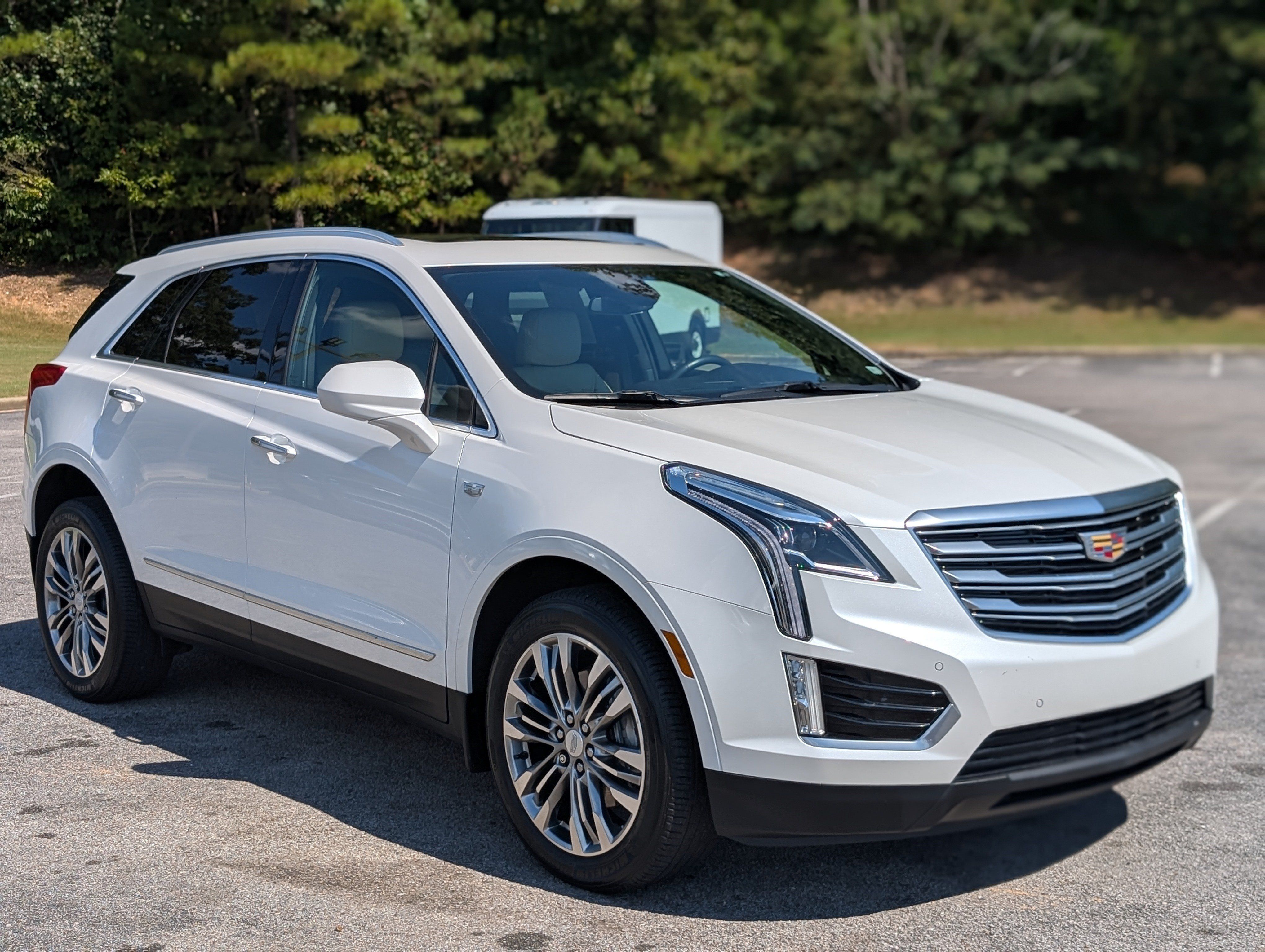 Used 2018 Cadillac XT5 Premium Luxury w/ LPO, Wheel Lock Package FWD image 11
