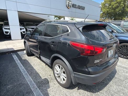 Used 2017 Nissan Rogue Sport SV AWD/4WD image 16