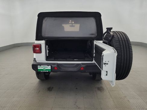Used 2020 Jeep Wrangler Unlimited Sahara AWD/4WD image 29