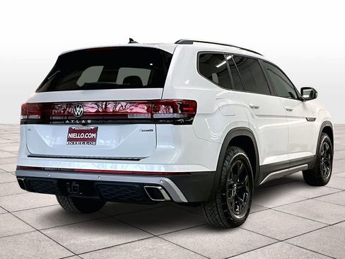 New 2026 Volkswagen Atlas Peak Edition image 4