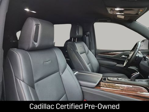 Certified 2023 Cadillac Escalade ESV Luxury RWD image 17